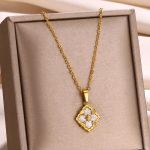 S39d9a3b507bc49b9a2fb26998de2ff60a Pendentif Croix Romane
