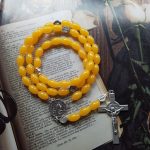 chapelet-jaune-771