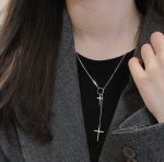 collier-croix-cravate-1