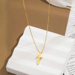 collier-croix-plaque-or-3